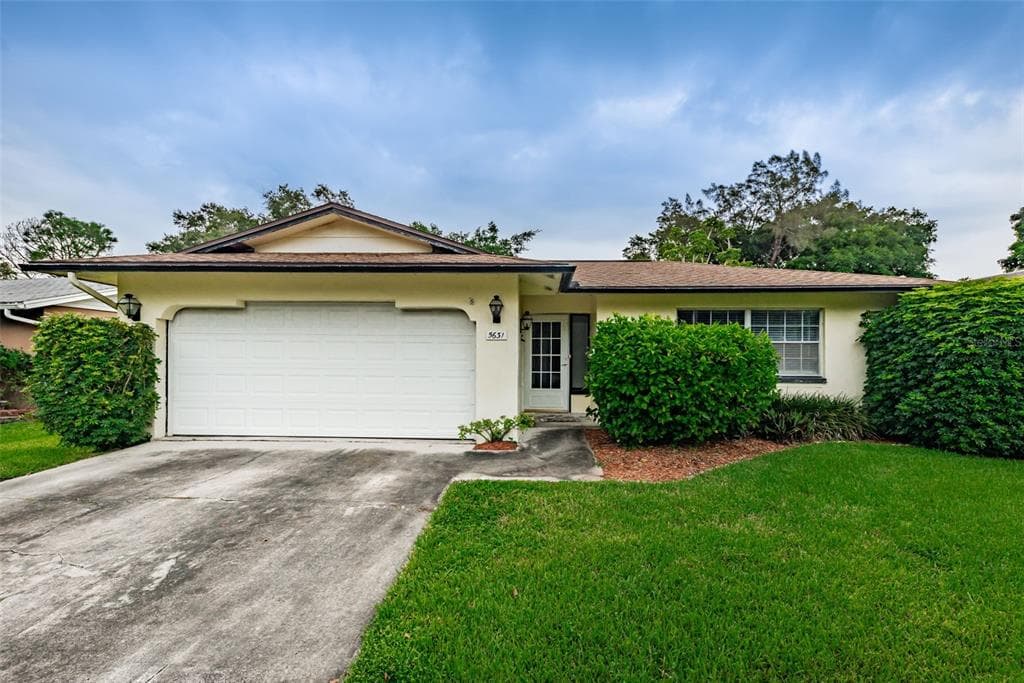 5631 VENETIAN BOULEVARD NE ST PETERSBURG, FL 33703