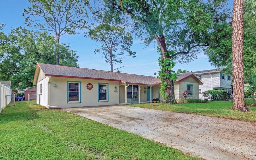 7910 W HIAWATHA STREET TAMPA, FL 33615