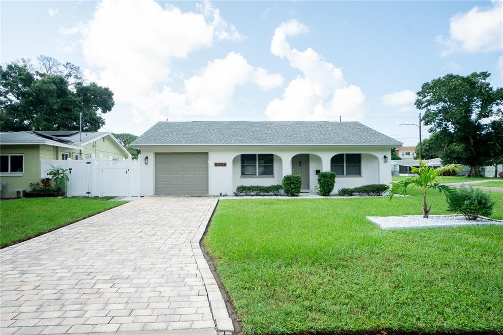 5698 15TH AVENUE N ST PETERSBURG, FL 33710