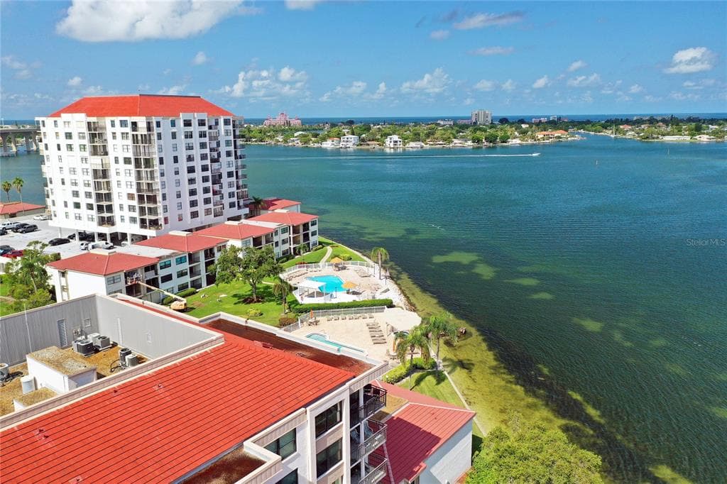 6211 SUN BOULEVARD UNIT 207 ST PETERSBURG, FL 33715