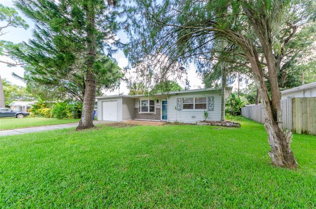 1916 PINEHURST DRIVE CLEARWATER, FL 33763