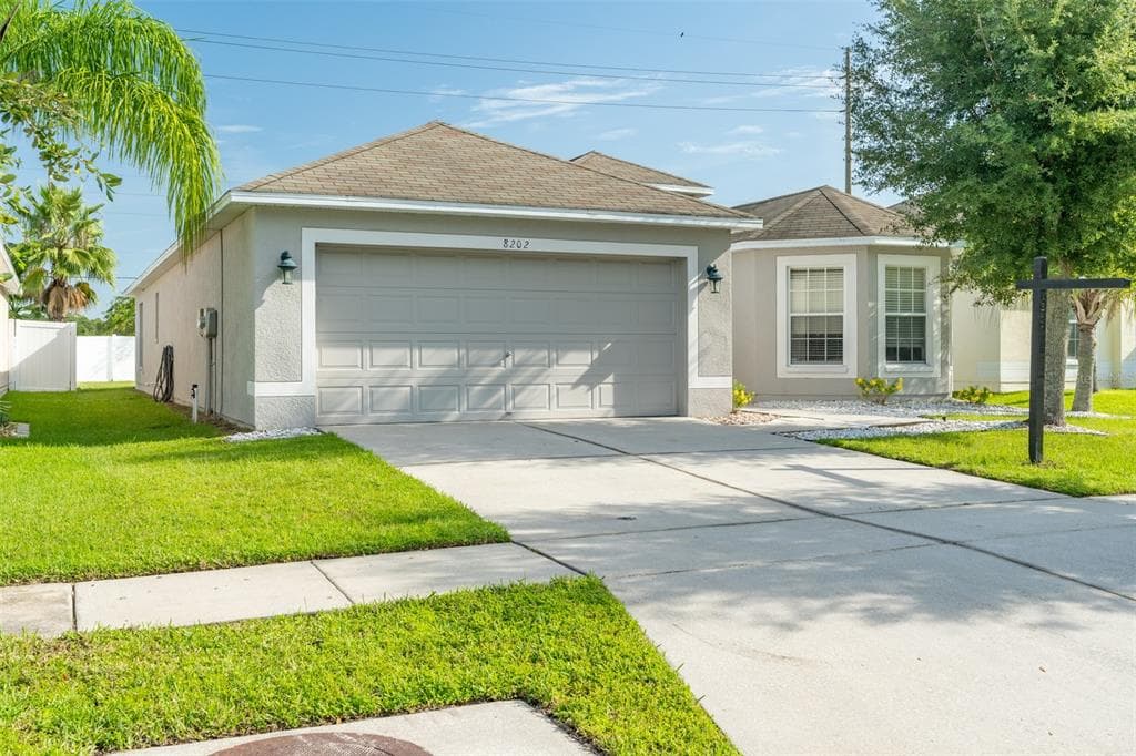 8202 CARRIAGE POINTE DRIVE GIBSONTON, FL 33534