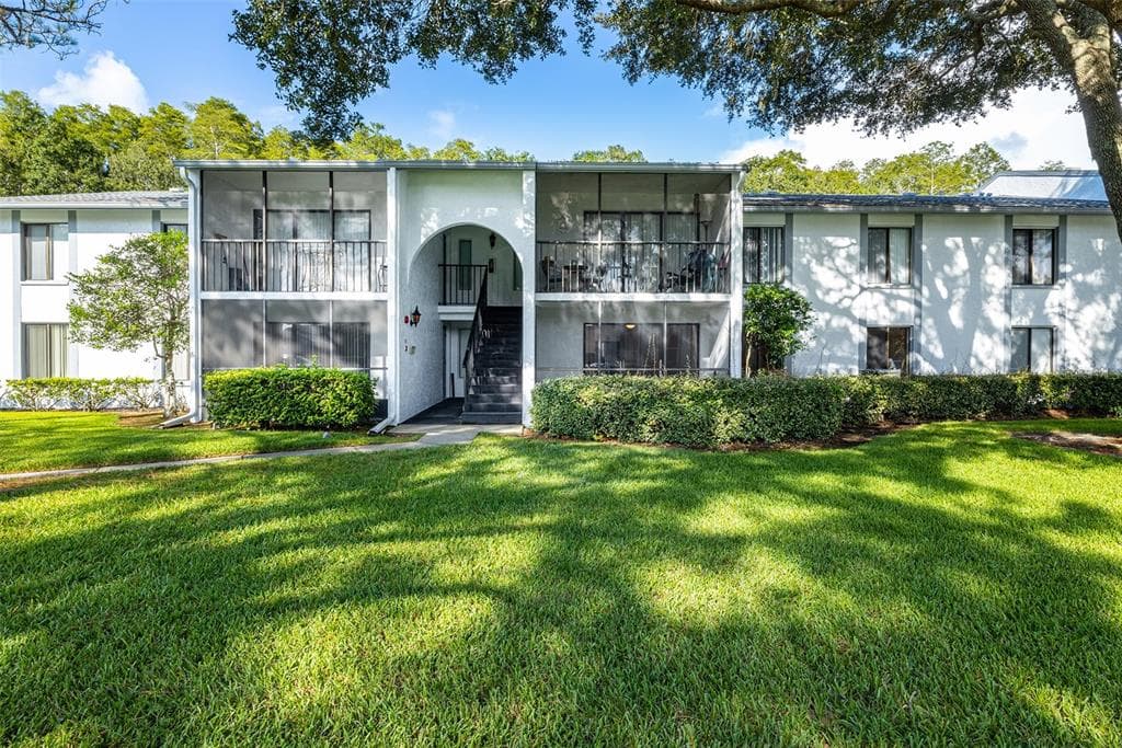 1326 PINE RIDGE CIRCLE E UNIT D1 TARPON SPRINGS, FL 34688