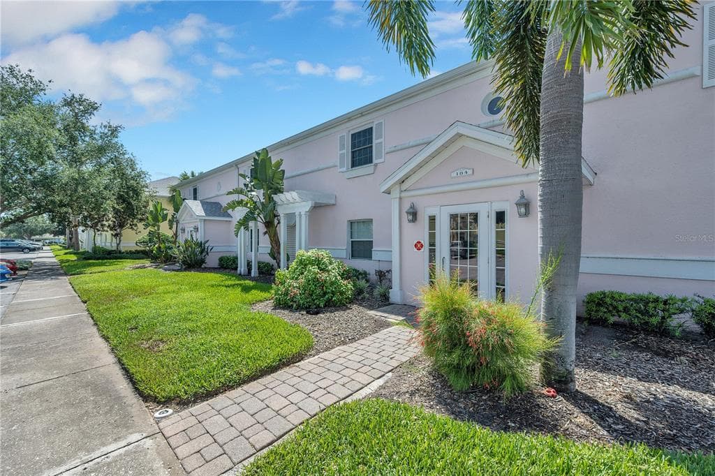 184 POMPANO DRIVE SE UNIT C ST PETERSBURG, FL 33705