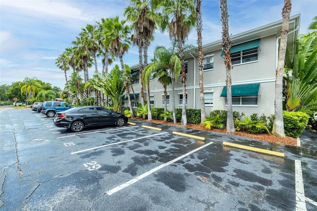 212 S CHURCH AVENUE UNIT 206 TAMPA, FL 33609