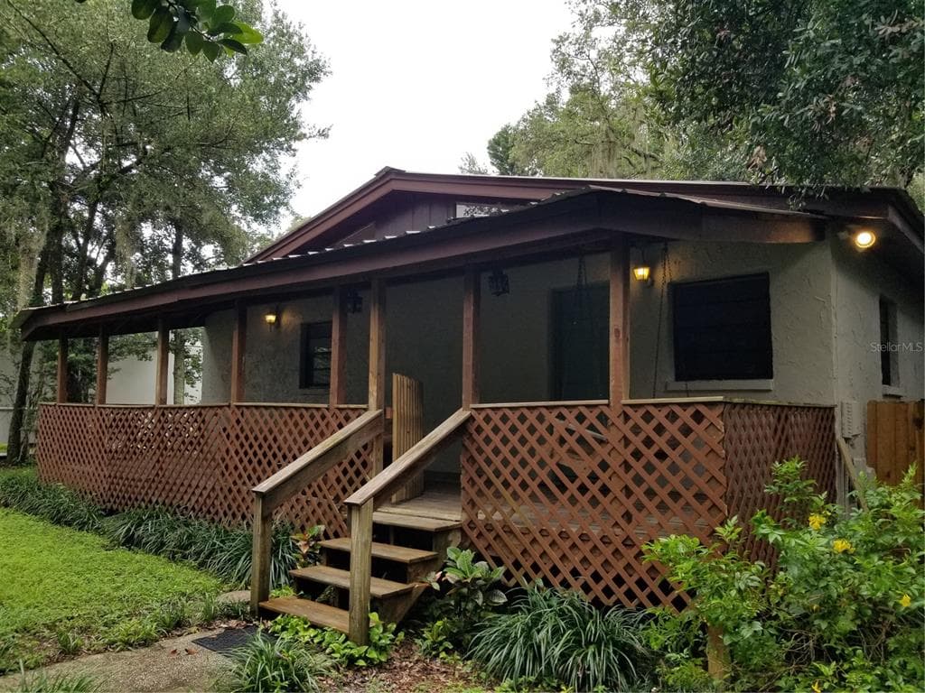 816 W 127TH AVENUE TAMPA, FL 33612