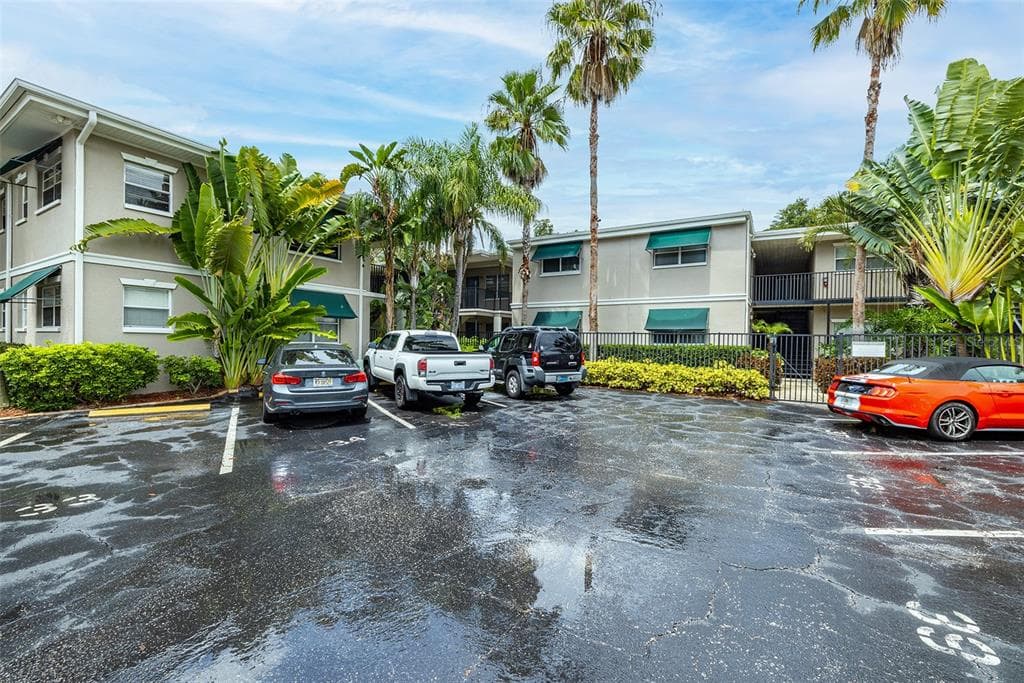 212 S CHURCH AVENUE UNIT 208 TAMPA, FL 33609