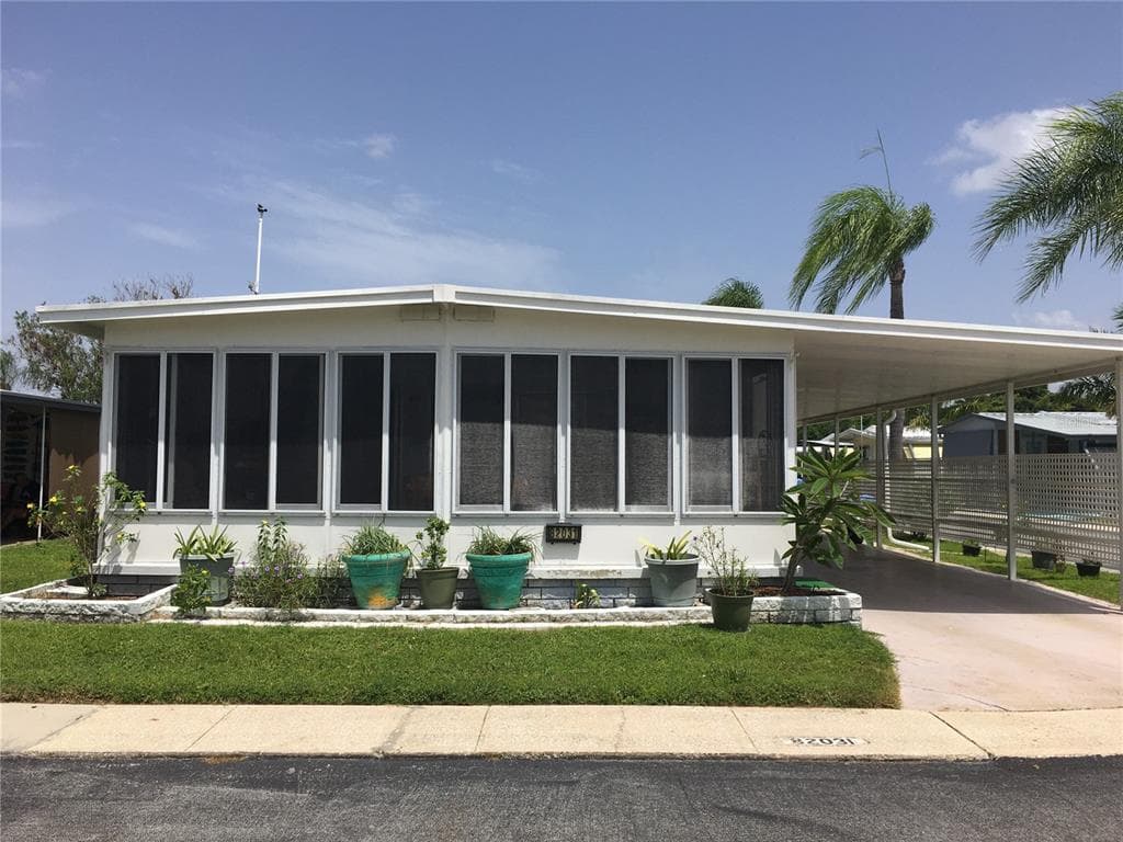 82031 4TH AVENUE N UNIT 31 PINELLAS PARK, FL 33781
