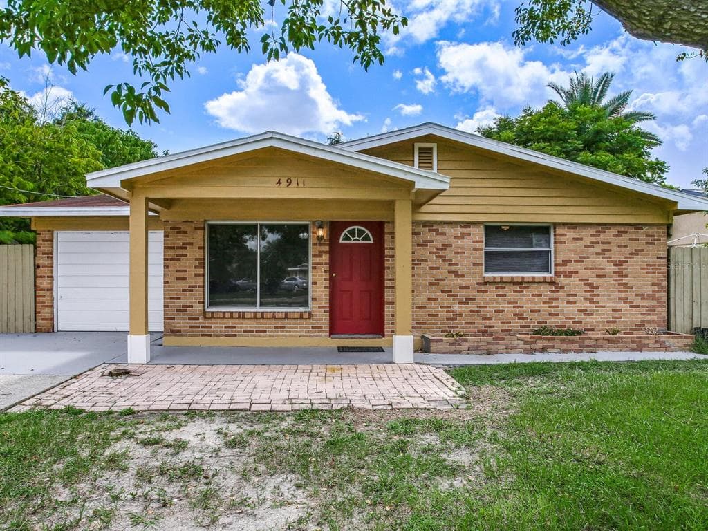 4911 CARLYLE ROAD TAMPA, FL 33615