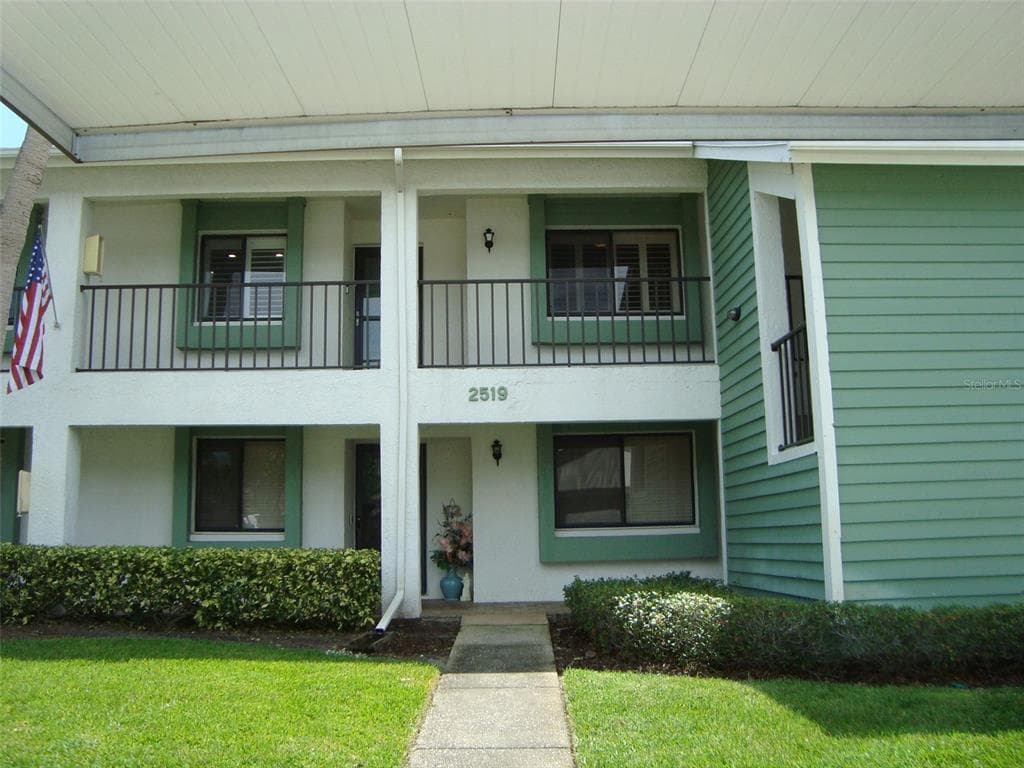 2519 ROYAL PINES CIRCLE UNIT 27-C CLEARWATER, FL 33763