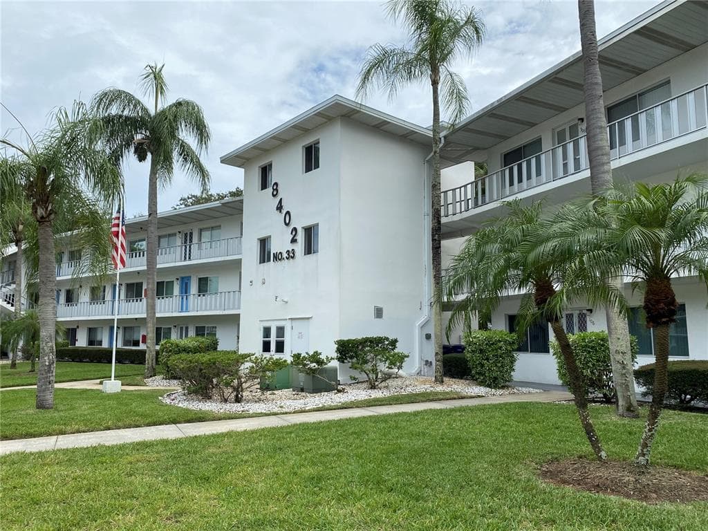 8402 111TH STREET UNIT 107 SEMINOLE, FL 33772