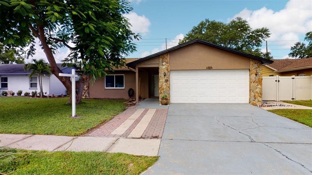 1083 LEXINGTON COURT LARGO, FL 33771