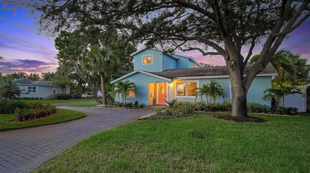 201 39TH AVENUE NE ST PETERSBURG, FL 33703