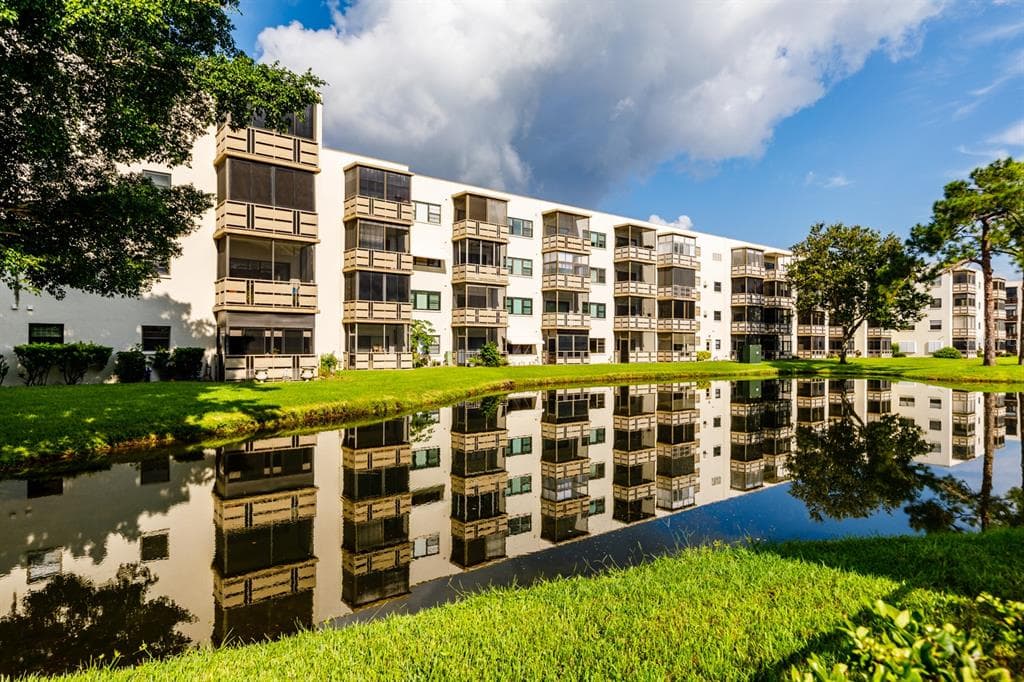 6070 80TH STREET N UNIT 314