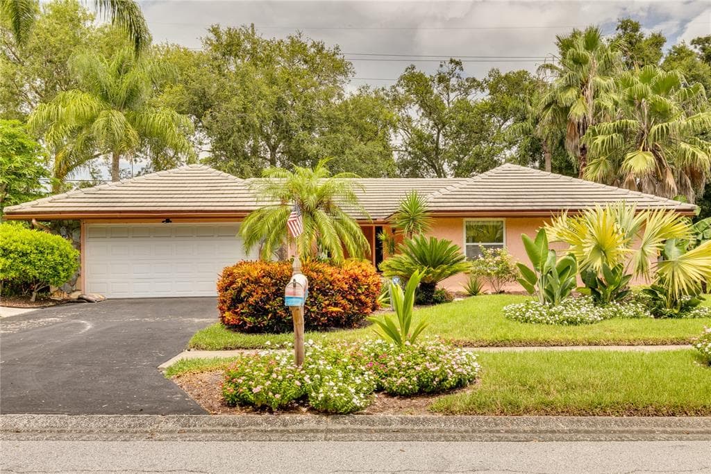 65 PINEWOOD TERRACE E PALM HARBOR, FL 34683