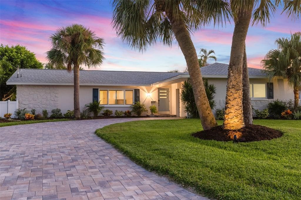 7930 11TH AVENUE S ST PETERSBURG, FL 33707