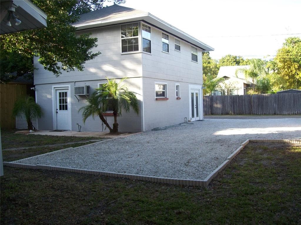 1185 23RD AVENUE N UNIT 1/2 Up ST PETERSBURG, FL 33704