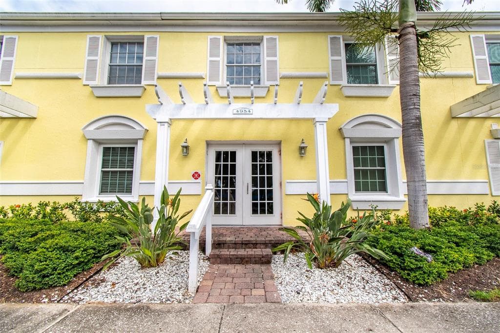 4954 BEACH DRIVE SE UNIT A ST PETERSBURG, FL 33705