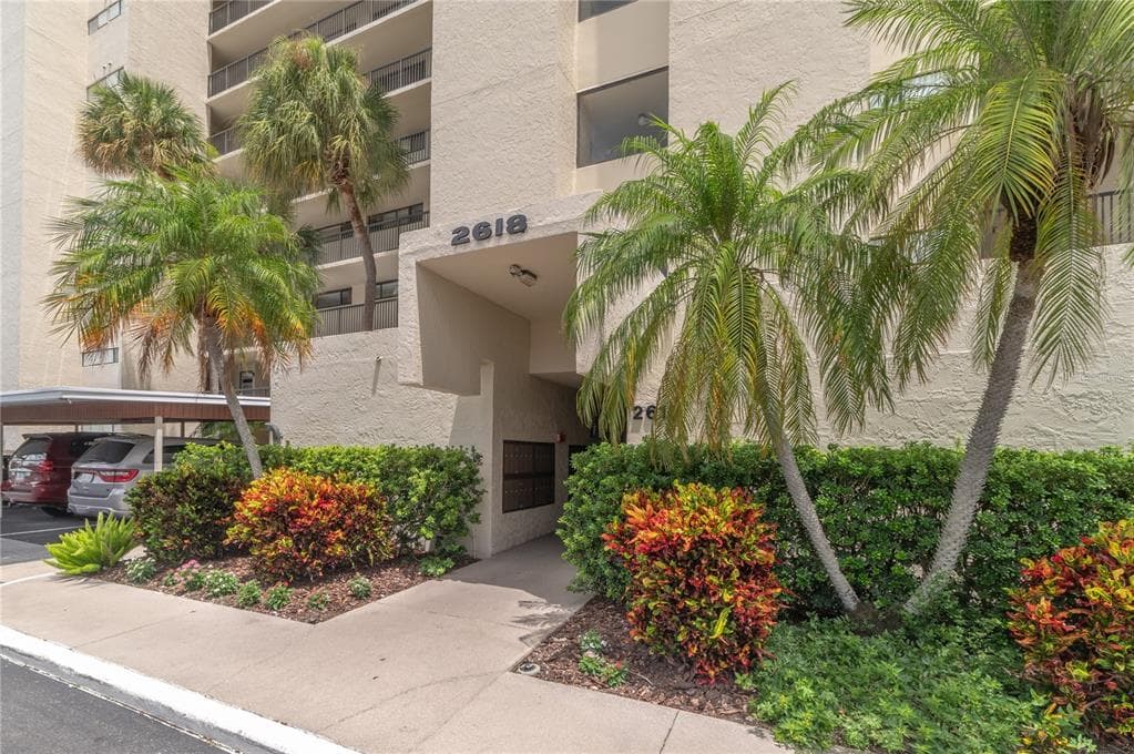 2618 COVE CAY DRIVE UNIT 905 CLEARWATER, FL 33760