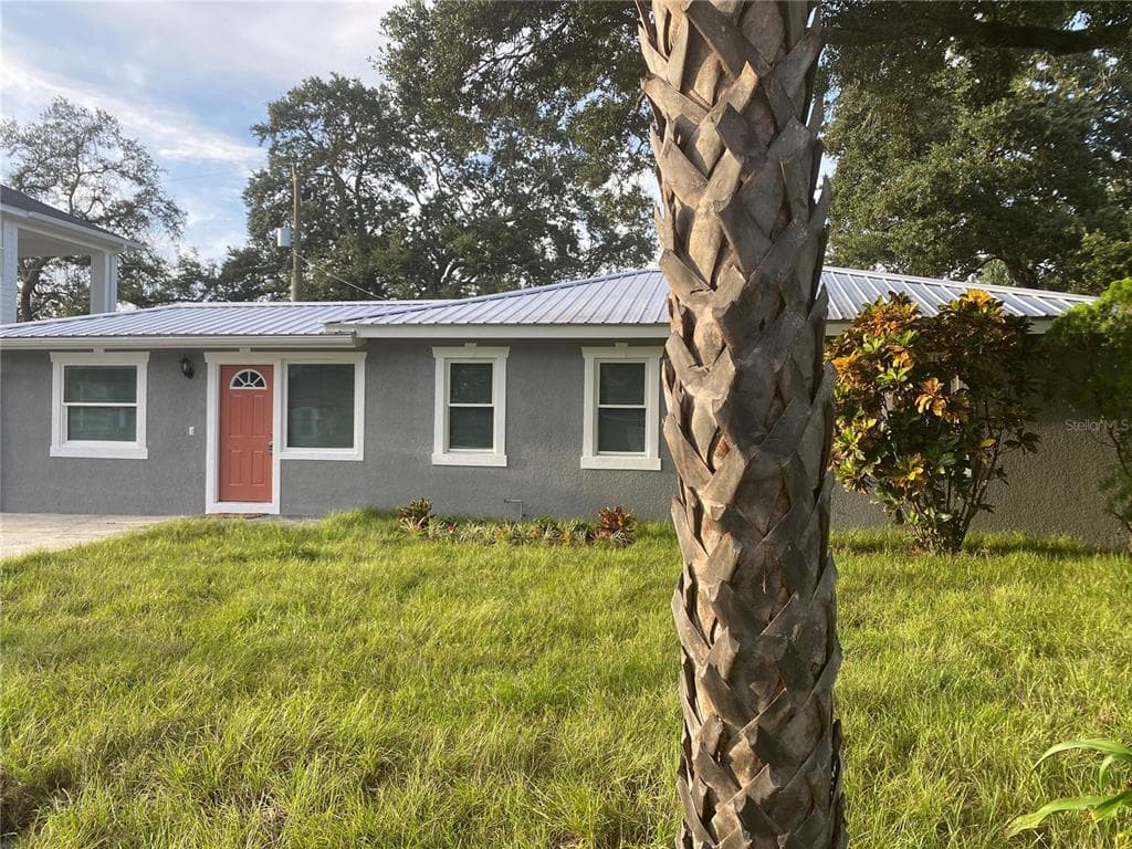 3205 W HARTNETT AVENUE TAMPA, FL 33611