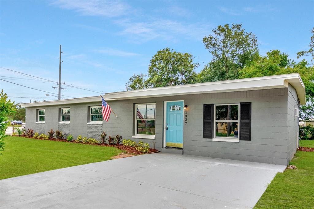 1327 LARSEN LANE TAMPA, FL 33619