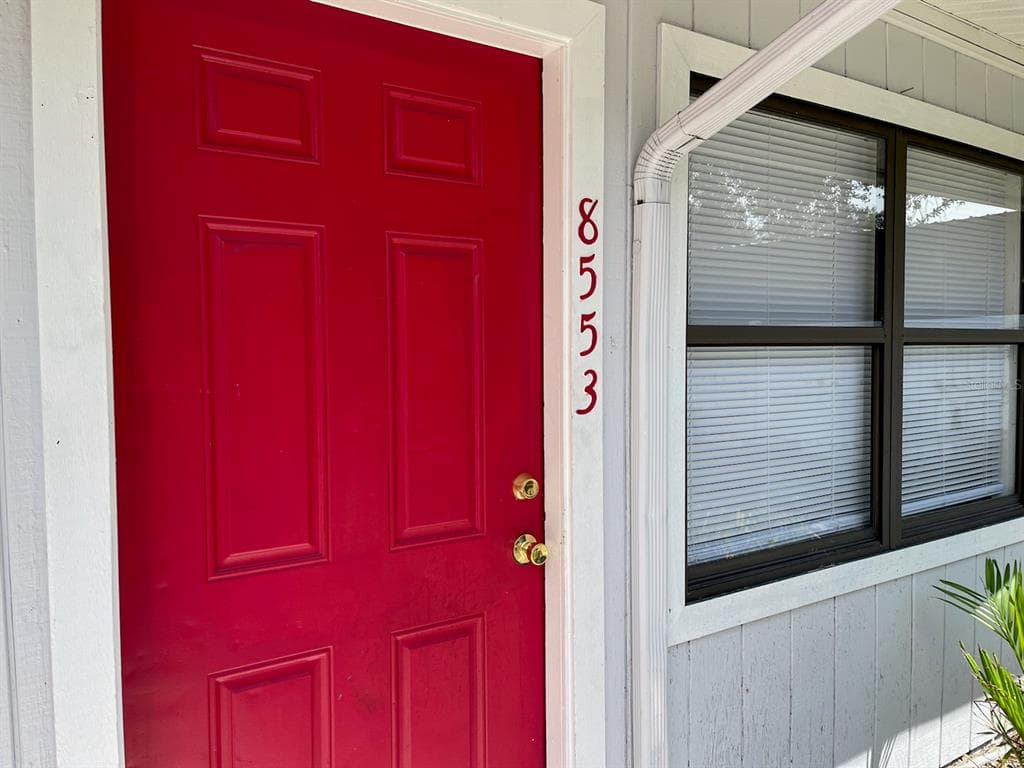 8553 CHANNELVIEW CIRCLE TAMPA, FL 33614