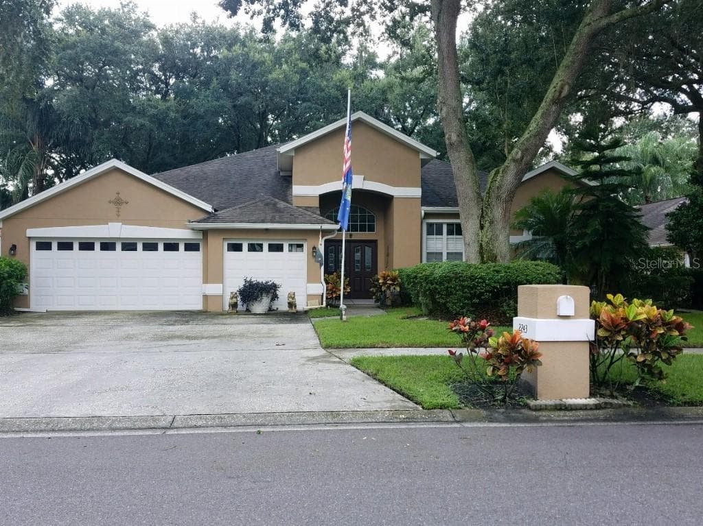 2243 EAGLE BLUFF DRIVE VALRICO, FL 33596