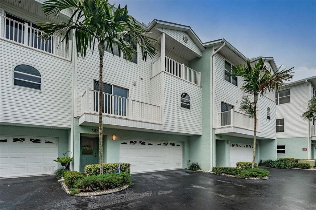 19817 GULF BOULEVARD UNIT 402 INDIAN SHORES, FL 33785
