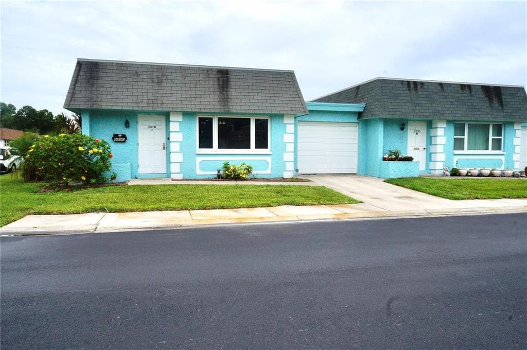 6890 VERSAILLES N UNIT 10 PINELLAS PARK, FL 33781
