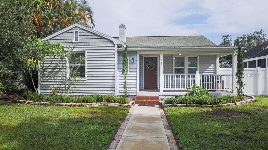 737 26TH AVENUE N ST PETERSBURG, FL 33704