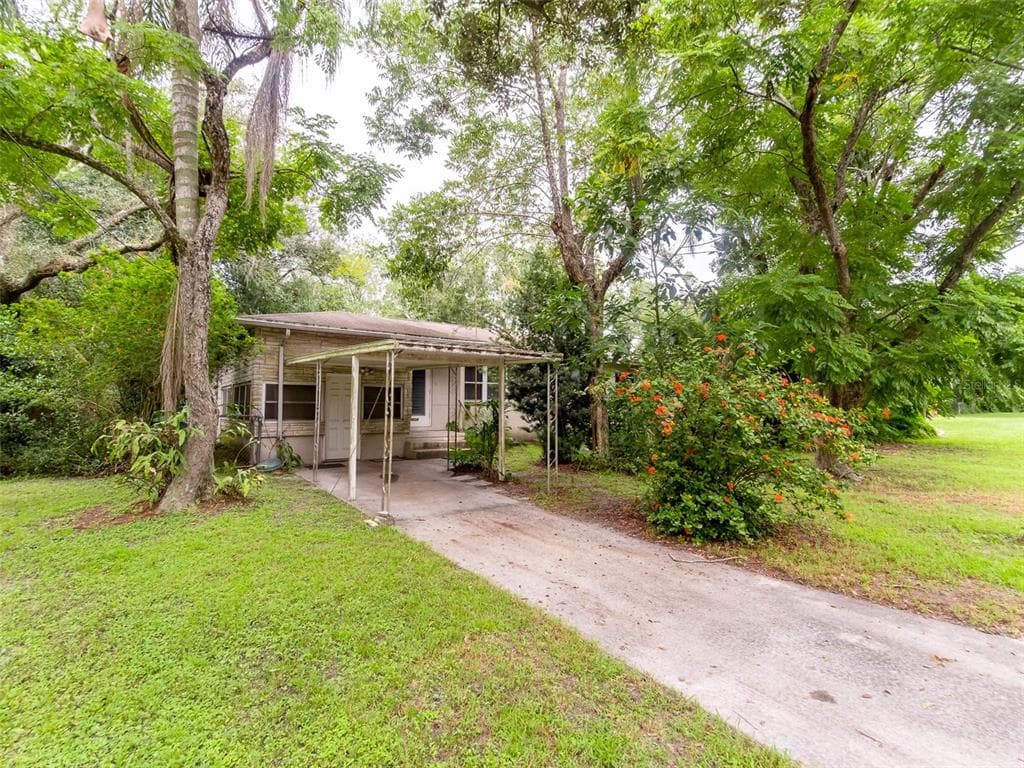 10934 N BOULEVARD TAMPA, FL 33612