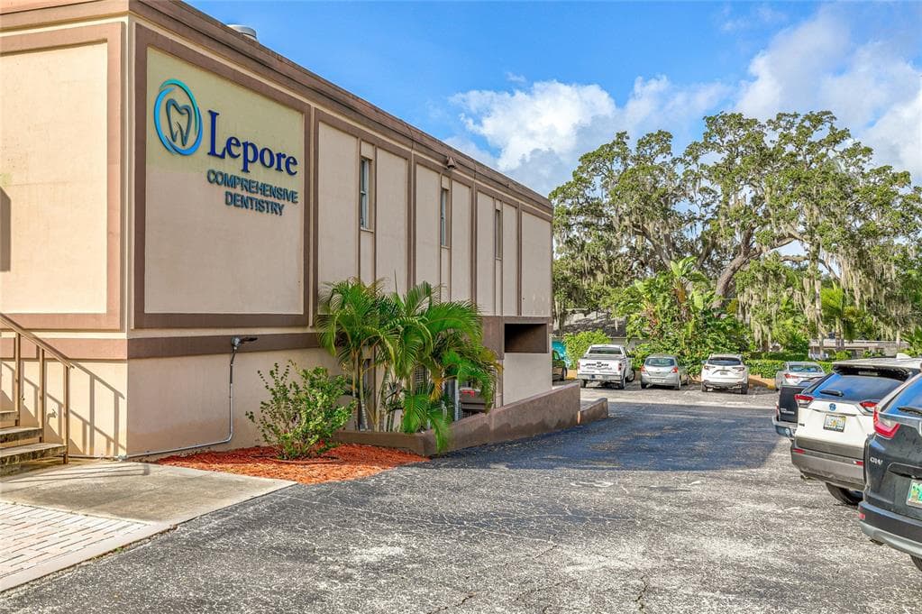 822 MILWAUKEE AVENUE UNIT Lower DUNEDIN, FL 34698
