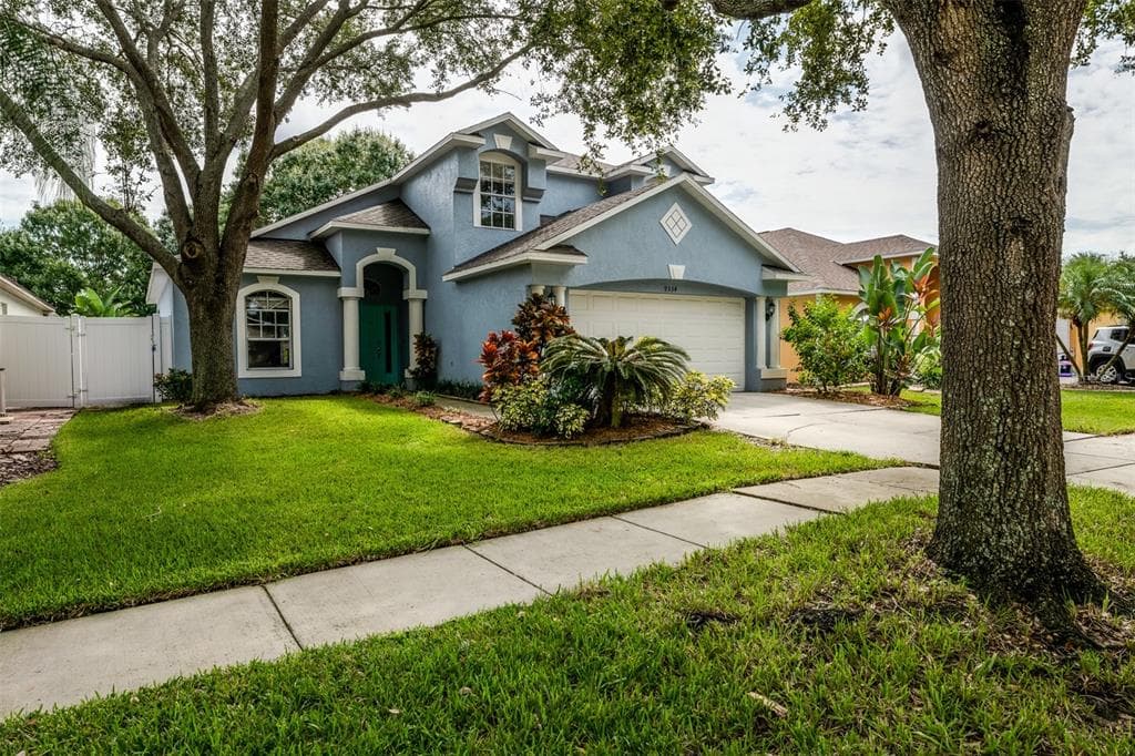 9334 HIDDEN WATER CIRCLE RIVERVIEW, FL 33578