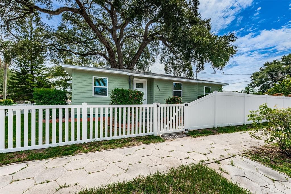 1270 13TH AVENUE S ST PETERSBURG, FL 33705