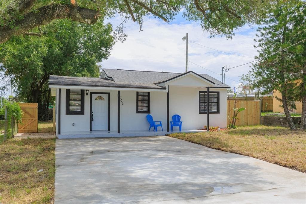 8509 N TAMPA STREET TAMPA, FL 33604