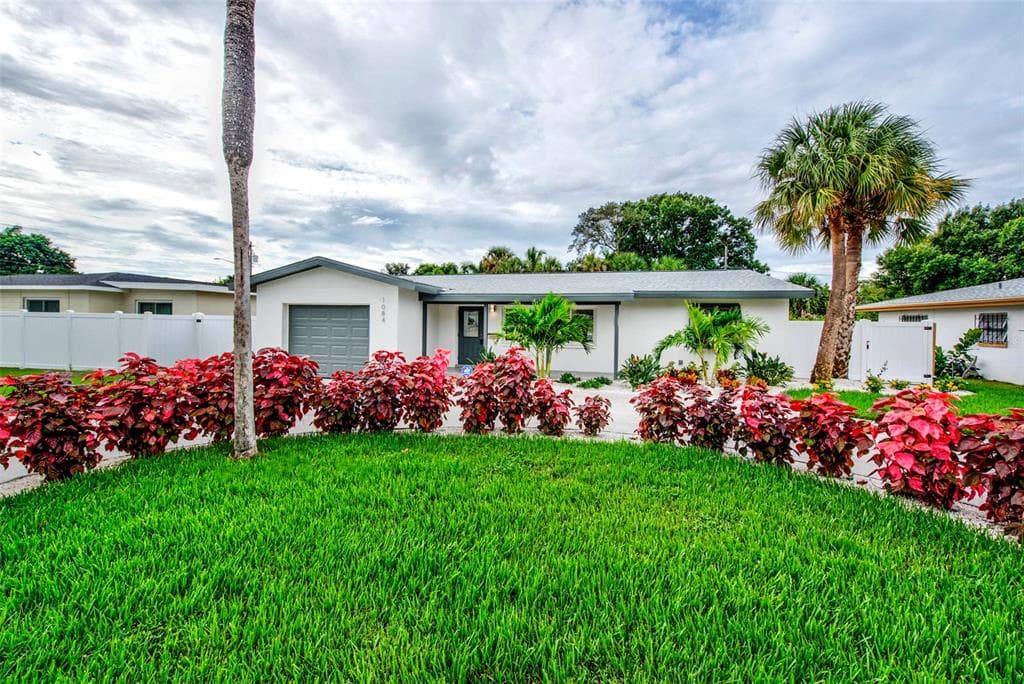 1084 40TH AVENUE NE ST PETERSBURG, FL 33703