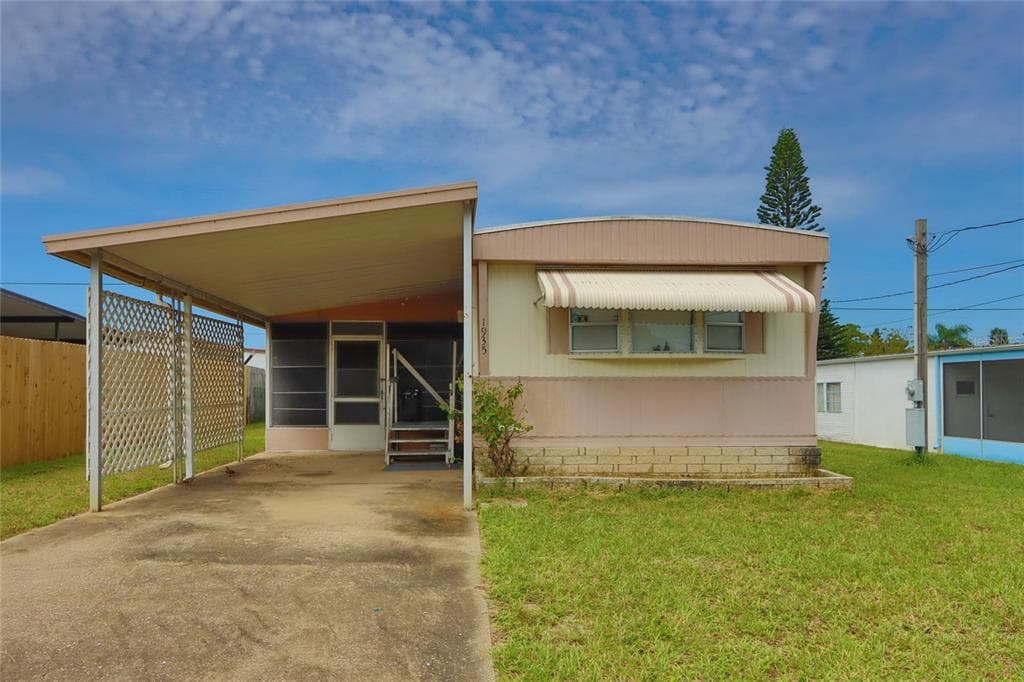 1935 HOLIDAY DRIVE HOLIDAY, FL 34691