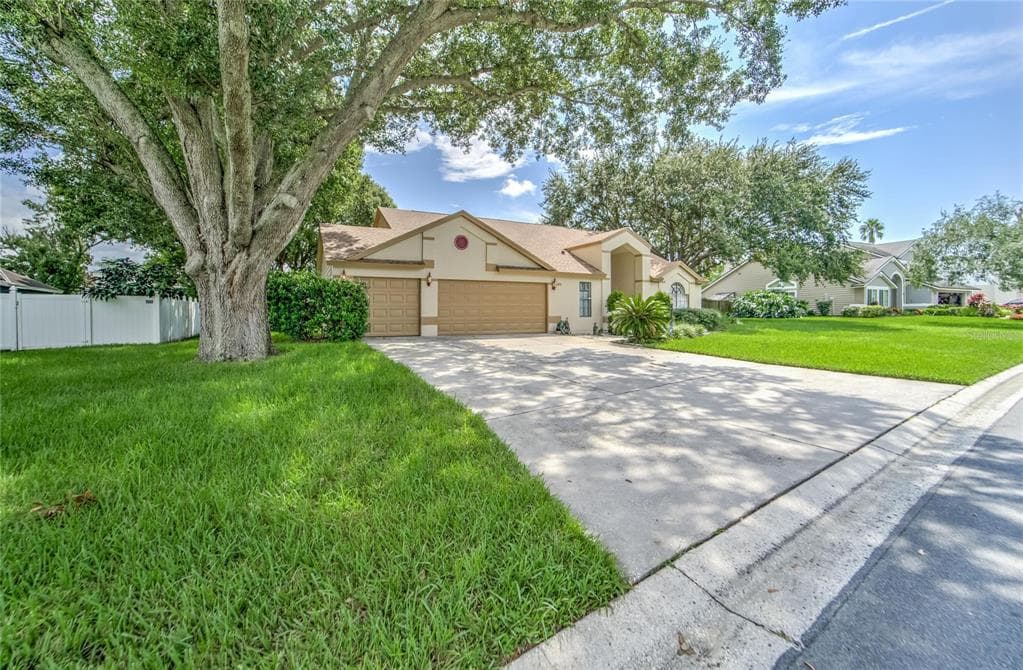 2716 BUCKHORN OAKS DRIVE VALRICO, FL 33594