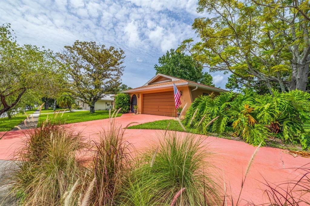 1890 COPPER KETTLE LANE DUNEDIN, FL 34698