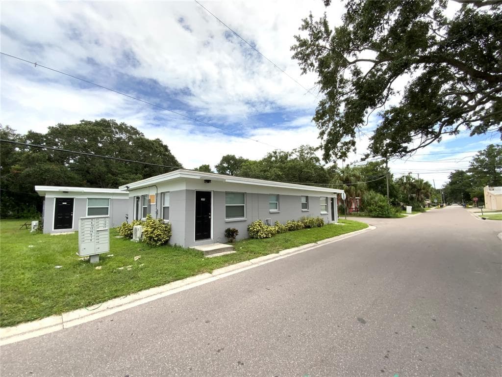 1009 VINE AVENUE CLEARWATER, FL 33755