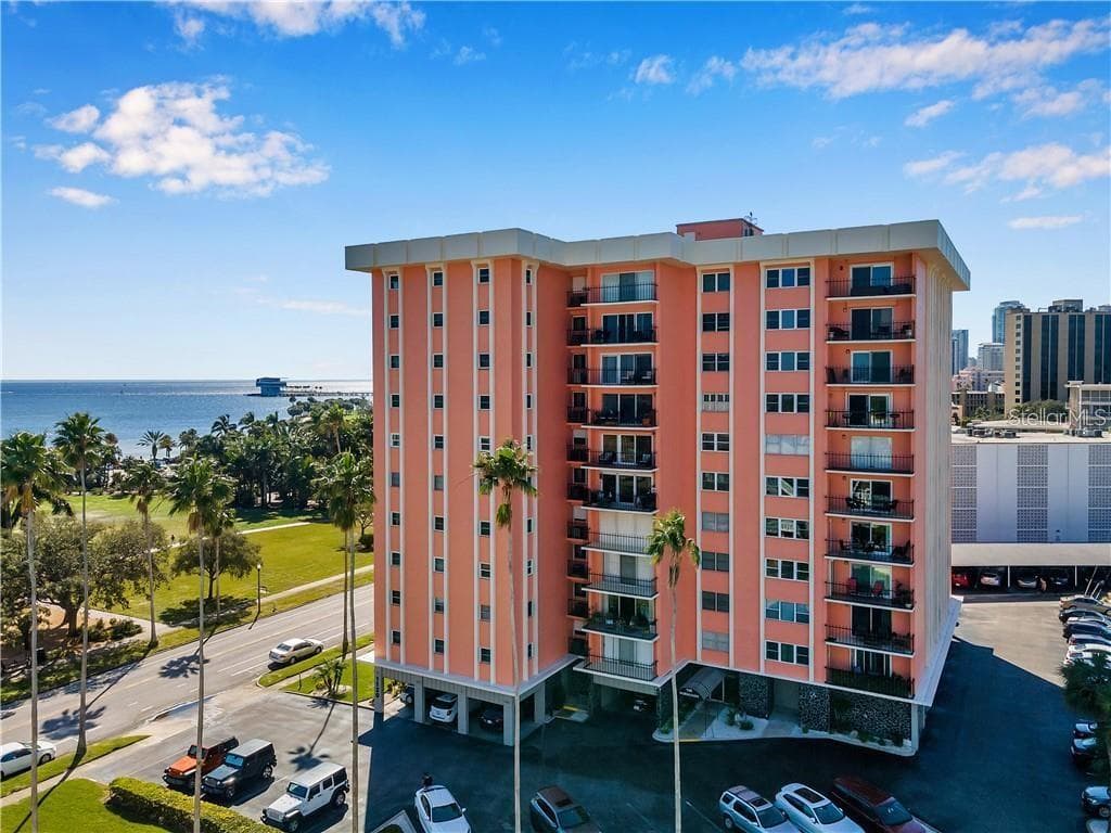 1120 N SHORE DRIVE NE UNIT 603 ST PETERSBURG, FL 33701