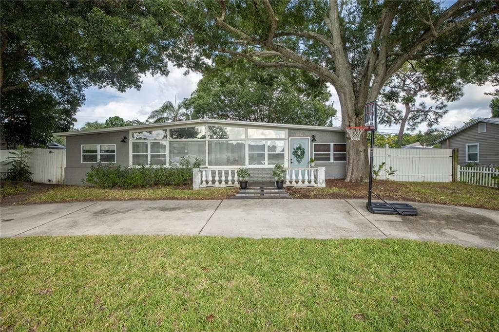6613 ORCHARD DRIVE N ST PETERSBURG, FL 33702
