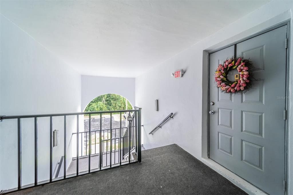 1372 PINE RIDGE CIRCLE E UNIT E3 TARPON SPRINGS, FL 34688