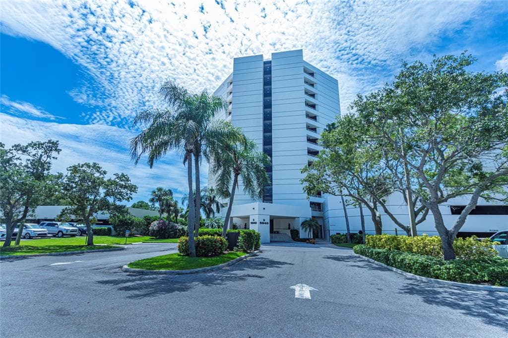 5940 PELICAN BAY PLAZA S UNIT 204