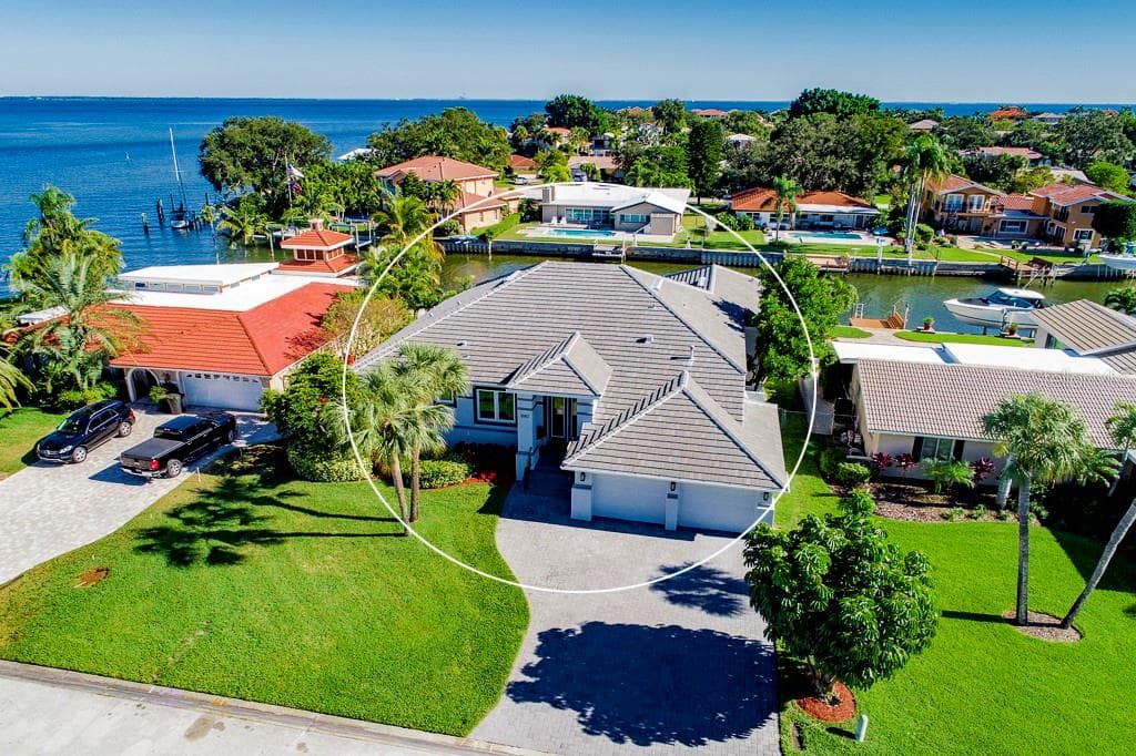 2082 KANSAS AVENUE NE ST PETERSBURG, FL 33703