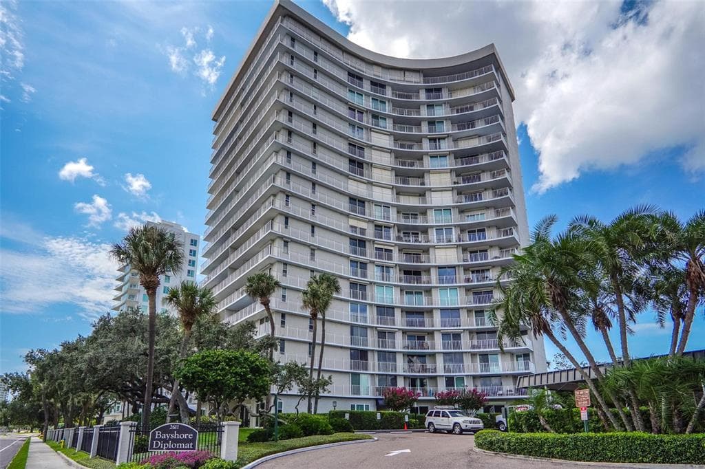 2611 BAYSHORE BOULEVARD UNIT 1004 TAMPA, FL 33629