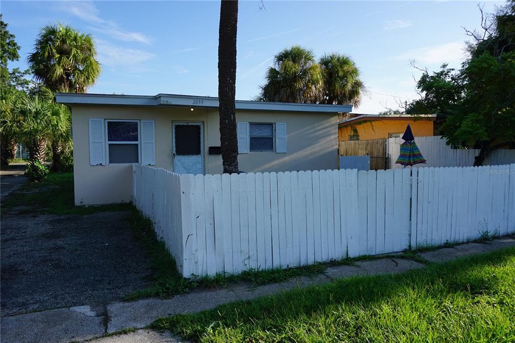2039 QUEENSBORO AVENUE S ST PETERSBURG, FL 33712