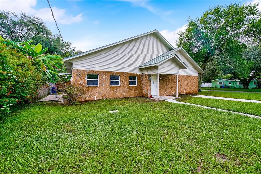 12401 N OAKLEAF AVENUE TAMPA, FL 33612