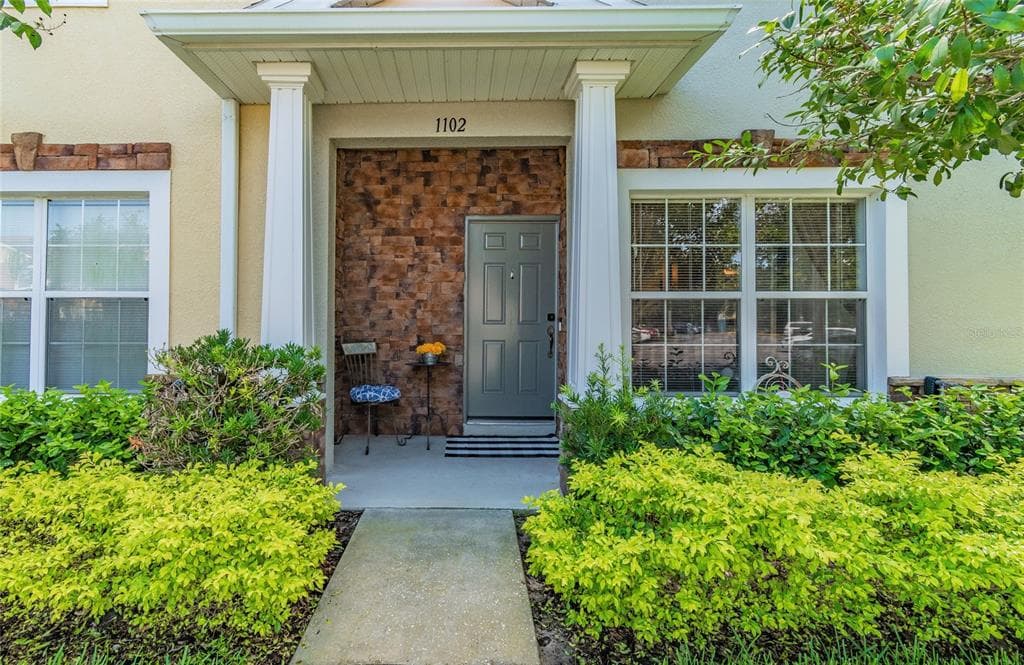 1102 SLEEPY OAK DRIVE WESLEY CHAPEL, FL 33543