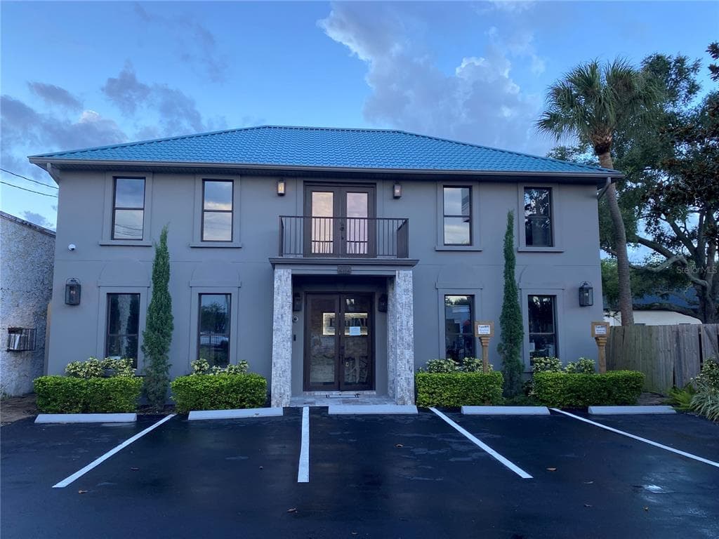 2112 W KENNEDY BOULEVARD TAMPA, FL 33606